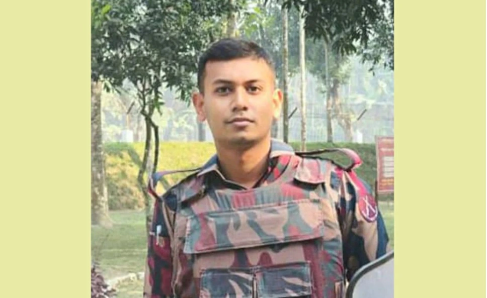 BGB member commits suicide by shooting himself at Phulbari border