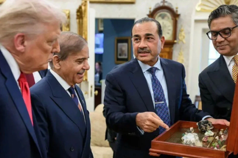 Pakistan’s Prime Minister and Army Chief hold talks with Trump on rare minerals