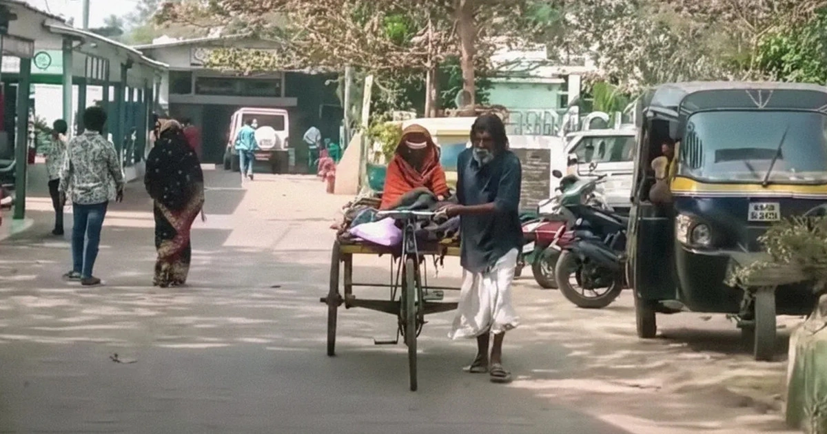 Elderly Husband Pedals Rickshaw 300 Km with Paralyzed Wife for Treatment