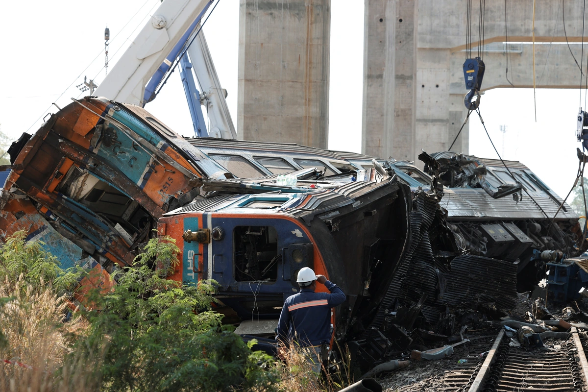 Crane Collapse on Train Kills at Least 25 in Thailand