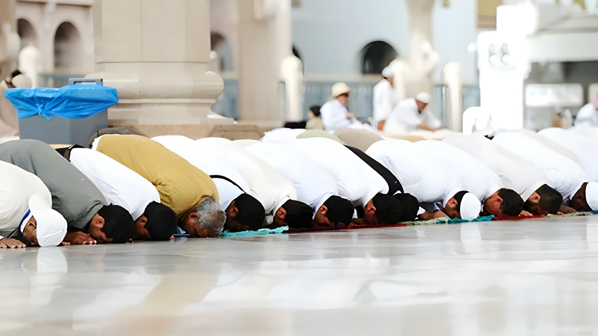 The Importance of Praying in the First Row in the Mosque