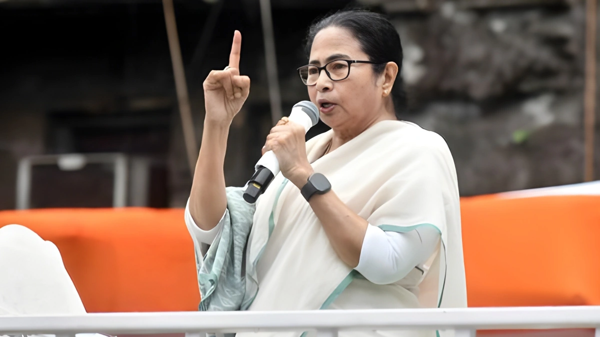 Indian citizens are being pushed into Bangladesh: Mamata Banerjee