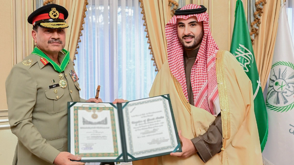 Pakistan Army Chief Gets Saudi Arabia’s Top State Award