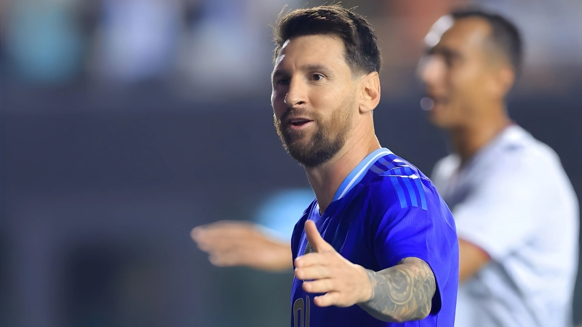 Messi breaks Neymar’s world record