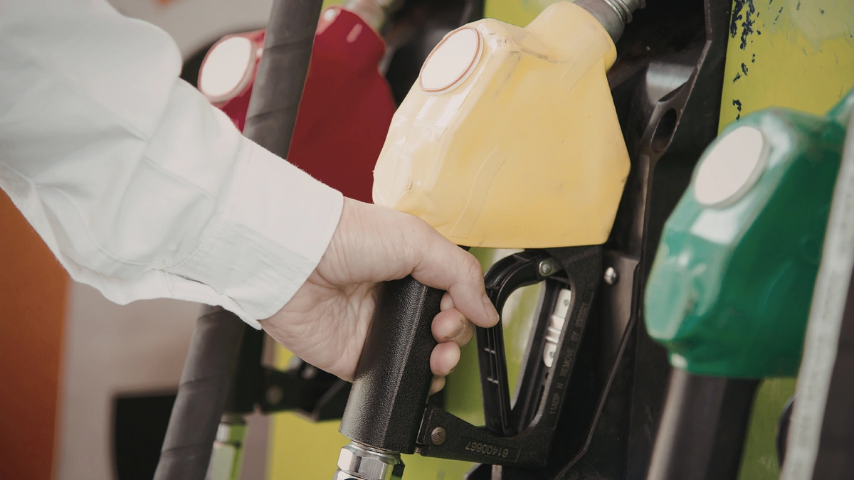 Bangladesh Plans Fuel Purchase System Through Mobile App