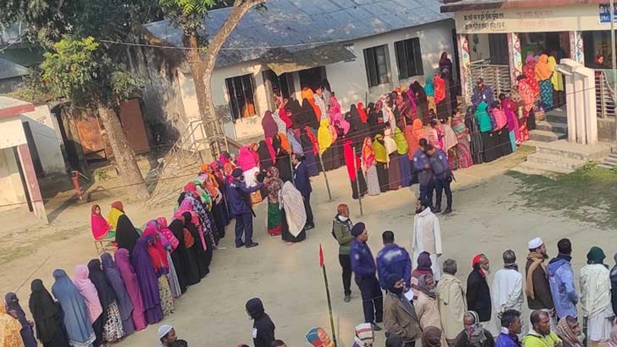 Voters Barred from Carrying Mobile Phones at Polling Centres During National Election and Referendum