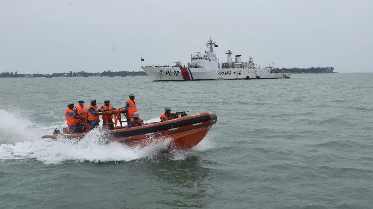 Securing a Sensitive Coastline: Navy Tightens Grip Around Saint Martin’s Island