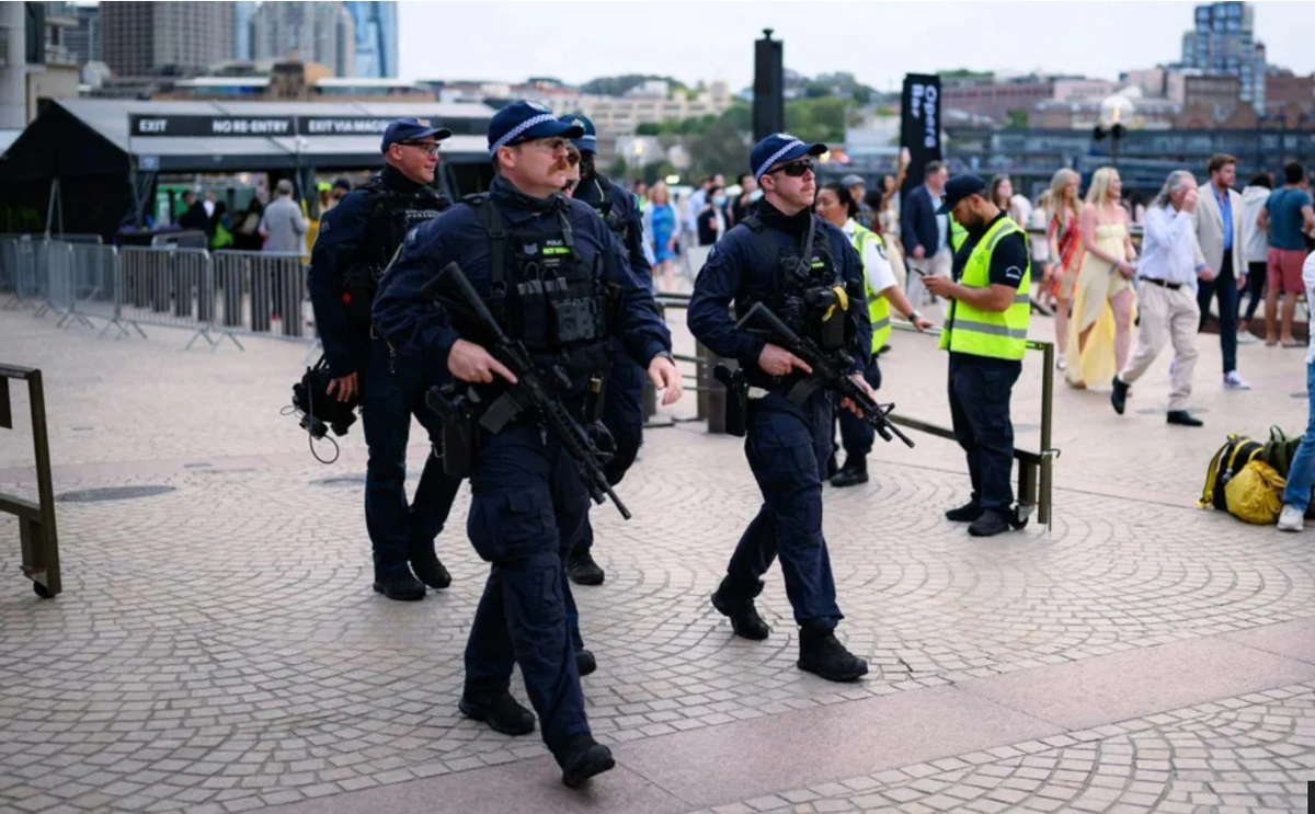 Armed Police Flood Sydney Streets as New Year Marked Under Tight Security