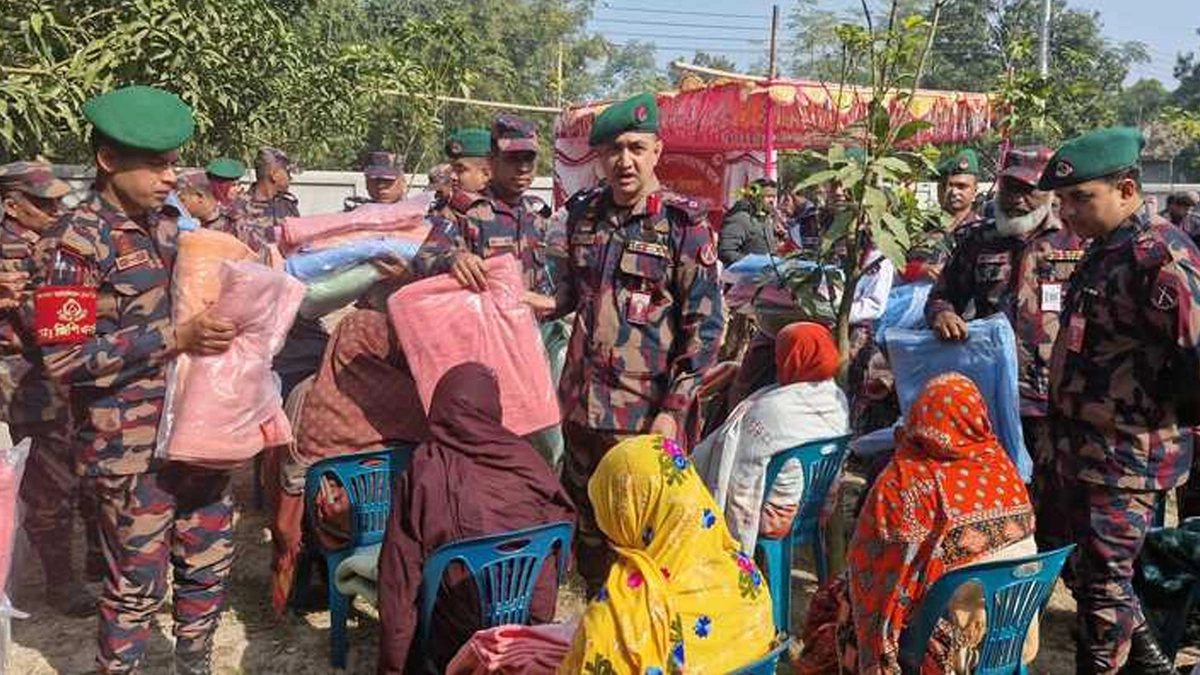 BGB Distributes Winter Clothing to Over 300 People at Kiraniganj Border in Chapainawabganj