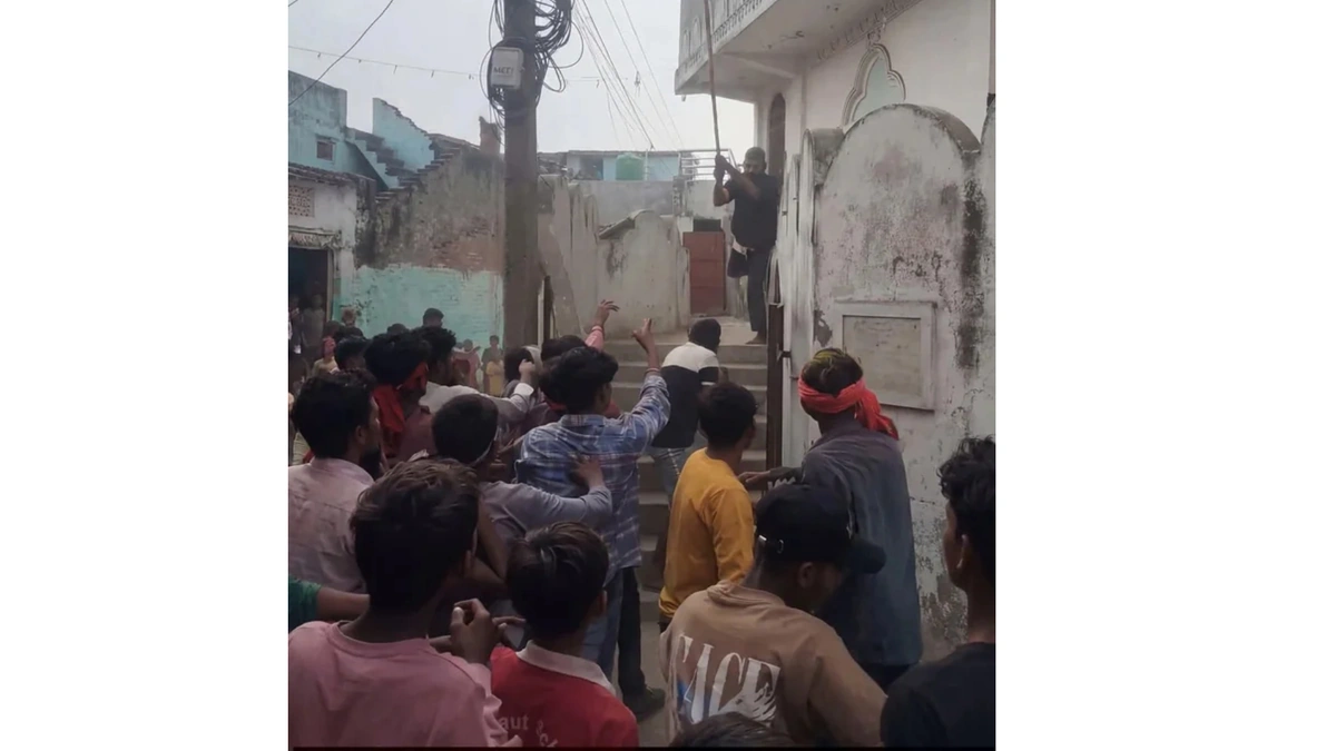 One-Legged Muslim Man Defends Mosque Against Hindu Extremists in Nepal