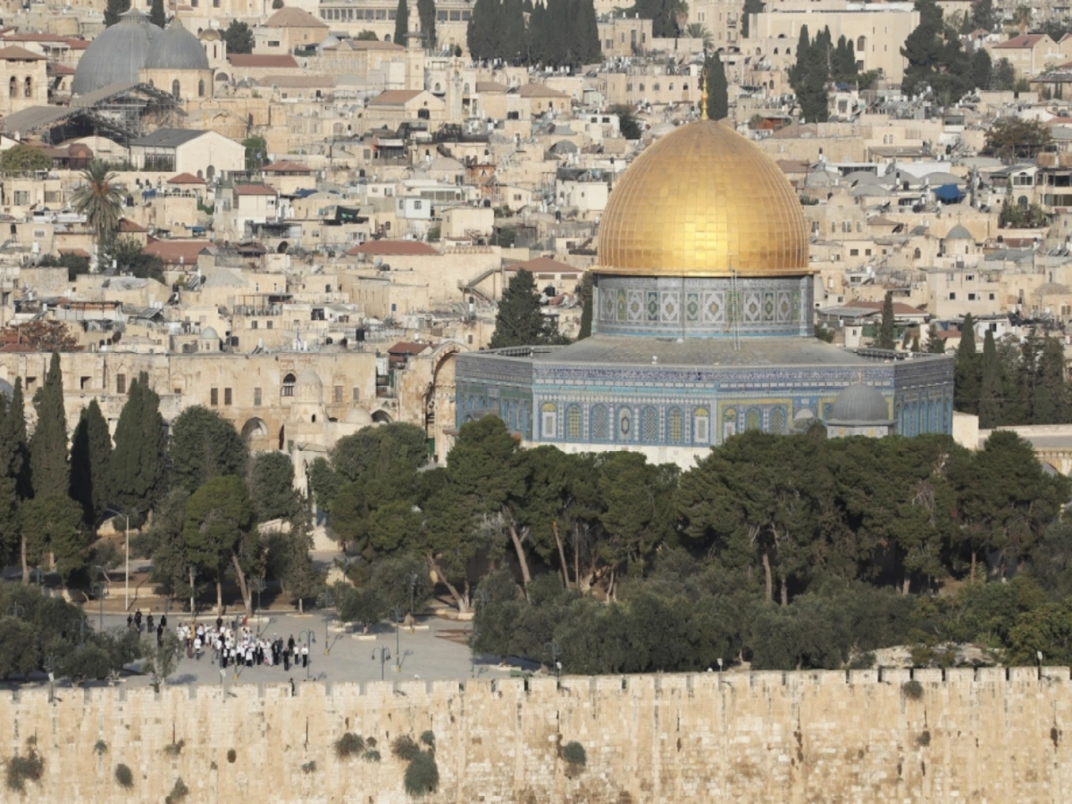 Israeli settlers storm Al-Aqsa compound in police protection