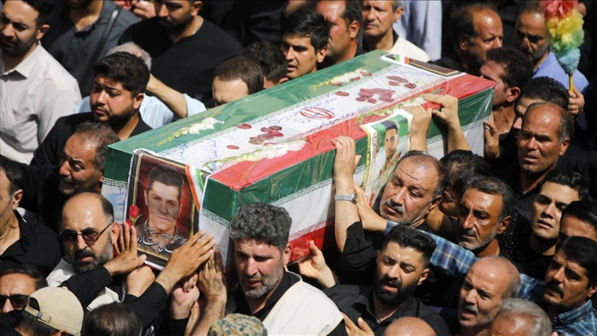 Eight Islamic Guard Members Killed in Iran Clashes