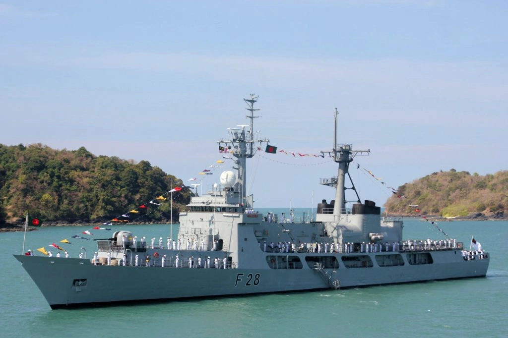 Bangladesh Navy Attacks Indian Fishing Boat in Bay of Bengal, Five Fishermen Missing