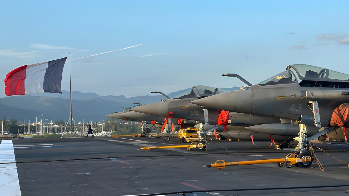 France announces construction of a new aircraft carrier