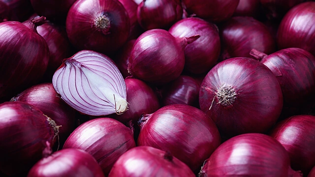 Onion Prices Soar in Dhaka; Retail Rates Jump from Tk70 to Tk120 per kg in a Week